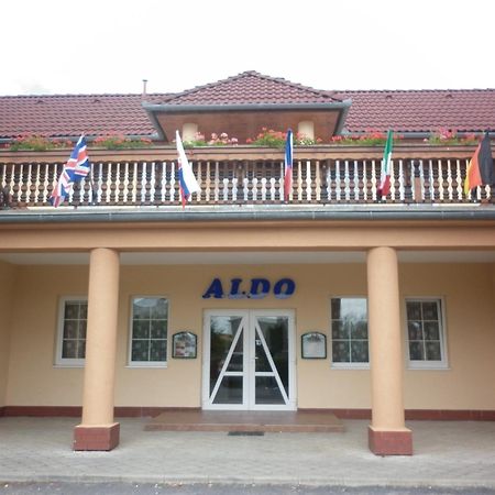 Hotel Aldo Uničov Εξωτερικό φωτογραφία