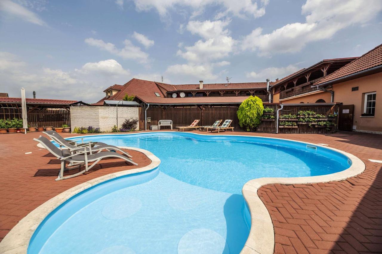 Hotel Aldo Uničov Εξωτερικό φωτογραφία
